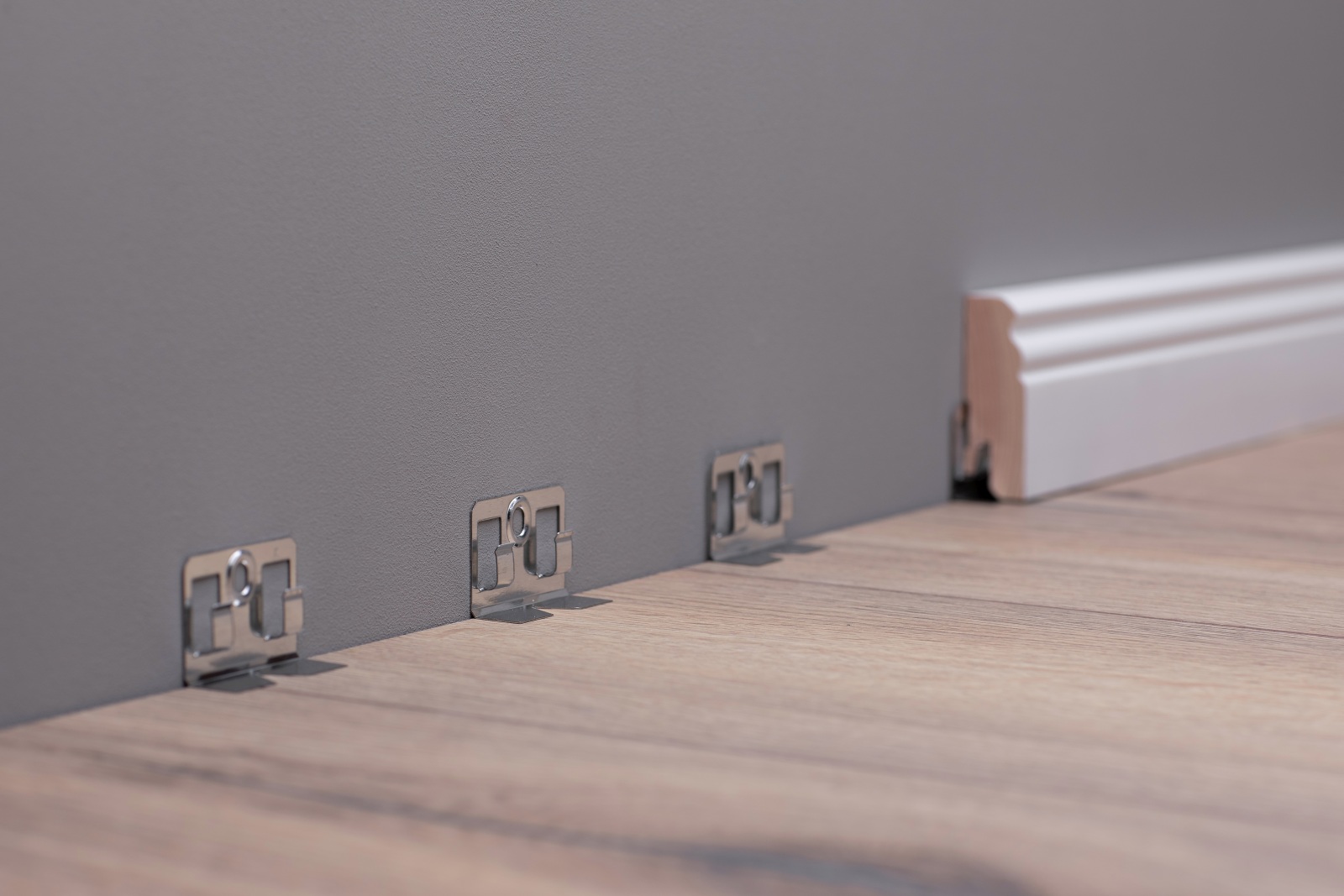 Befestigungsclips für Sockelleisten | Massivholz | 40-120mm | 25 Stück (inkl. Schrauben für 13 Meter) Befestigungsclips für Sockelleisten | Massivholz | 40-120mm | 25 Stück (inkl. Schrauben für 13 Meter)